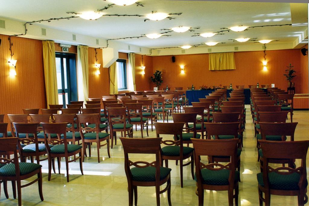 Hotel Complesso L'Oasi Aranova Zewnętrze zdjęcie